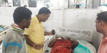 कोलपली शेतशिवारात बिबट्याच्या हल्ल्यात महिला जखमी; माजी जि. प. अध्यक्ष अजय कंकडालवार यांनी भेट देवून केली आर्थिक मदत.