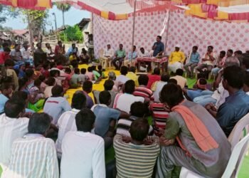 तांबळा येथील नागरिकांसोबत माजी आमदार दिपक दादा आत्राम यांनी साधला संवाद, जाणून घेतल्या नागरिकाच्या समस्या.