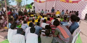 तांबळा येथील नागरिकांसोबत माजी आमदार दिपक दादा आत्राम यांनी साधला संवाद, जाणून घेतल्या नागरिकाच्या समस्या.