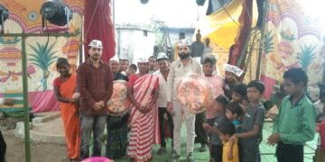 आम आदमी पार्टी देसाईगंज यांच्या वतीने  लहान मुलांना चलन यंत्र वाटप.