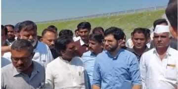 माजी मंत्री आदित्य ठाकरे यांचा नाशिक दौरा, शेतकऱ्यांच्या शेती पिकाची त्यांनी पाहणी.