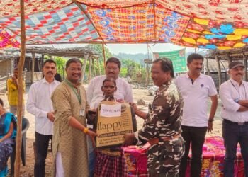 बगलवाही कोलाम आदिवासी गुड्यावर दीपोत्सवाचे आयोजन,   दुसर्यांना लागलेली भूक स्वतः अनुभवल्यास सेवाकार्य घडते: राहुल चव्हाण, ठाणेदार वीरूर