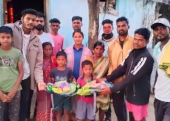 गुड्डीगुडम येथील अनाथ मुलांना शैक्षणिक साहित्य भेट, टायगर ग्रुपचा पूढाकार.