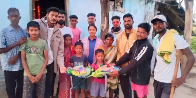 गुड्डीगुडम येथील अनाथ मुलांना शैक्षणिक साहित्य भेट, टायगर ग्रुपचा पूढाकार.