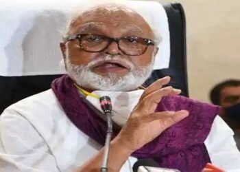 पुन्हा महाराष्ट्राचा एक प्रकल्प गुजरातने पळवला, राज्य सरकारवर विरोधी पक्षाचा हल्लाबोल.