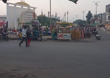 हिंगणघाट शहरातील डॉ. बाबासाहेब आंबेडकर चौक अतिक्रमणांचा विखाळ्यात, नगर पालिका झोपेत?