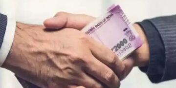 अहमदनगर जिल्हा परिविक्षा अधिकाऱ्याला तीन हजाराची लाच घेताना लाचलुचपत विभागाने ठोकल्या बेड्या.