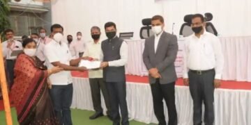 आत्महत्याग्रस्त शेतकऱ्यांच्या कुटुंबियांना समाजाच्या मुख्य प्रवाहात आणण्यासाठी उभारी’ नावाचा उपक्रम राबविणार.