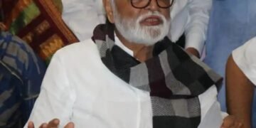 महाराष्ट्र कधी झुकला नाही झुकणारही नाही, महाराष्ट्र कमकुवत करण्याचा प्रयत्न केला जात आहे. मात्र महाराष्ट्र कमकुवत होणार नाही.