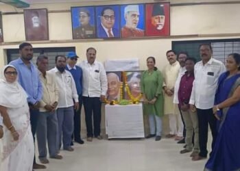 बल्लारपूर काँग्रेस कमिटी तर्फे माजी पंतप्रधान आर्यन लेडी इंदिरा गांधी यांची पुण्यतिथी निमित्त त्यांना श्रद्धांजली अर्पित.