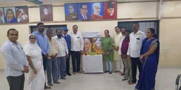 बल्लारपूर काँग्रेस कमिटी तर्फे माजी पंतप्रधान आर्यन लेडी इंदिरा गांधी यांची पुण्यतिथी निमित्त त्यांना श्रद्धांजली अर्पित.