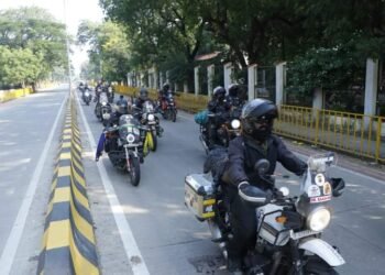 फ्रीडम राईडर बाईक रॅलीचे सेवाग्रामच्या बापूकुटी येथे स्वागत ७५ बाईकर्सचा २५ हजार किलोमिटरचा करणार प्रवास.