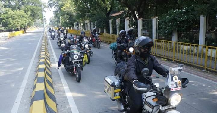 फ्रीडम राईडर बाईक रॅलीचे सेवाग्रामच्या बापूकुटी येथे स्वागत ७५ बाईकर्सचा २५ हजार किलोमिटरचा करणार प्रवास.