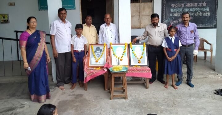 जनता हायस्कूल (डेपो शाखा) बल्लारपूर येथे राष्ट्रपिता महात्मा गांधी, भारतरत्न लालबहादूर शास्त्री आणि शहीद भगतसिंग यांची जयंती साजरी.