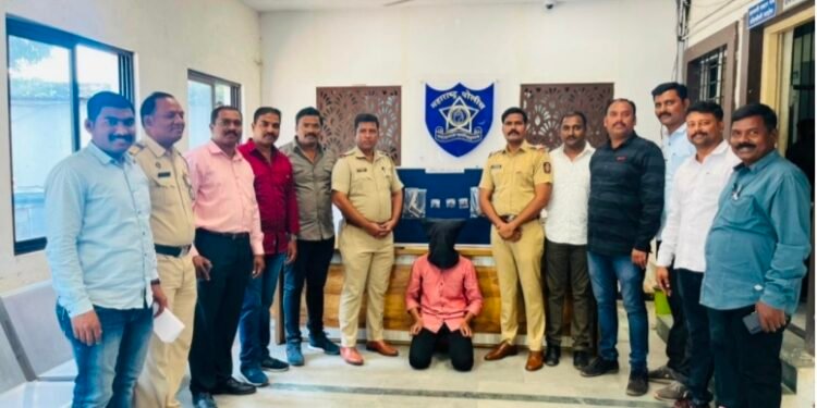 लोणीकंद पोलीस तपास पथकाची उल्लेखनिय कामगिरी रेकॉर्ड वरील आरोपीकडुन ०२ पिस्टल व ०५ जिवंत काडतुस जप्त