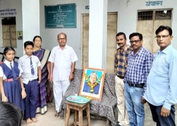 जनता हायस्कूल (डेपो शाखा) बल्लारपूर येथे माजी राष्ट्रपती भारतरत्न डॉ. एपीजे अब्दुल कलाम यांना अभिवादन.