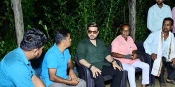 सुरजागड ट्रक अपघातात मृत अंजली सुभाष जयधर यांच्या घरी राजे अम्ब्रिशराव आत्राम यांनी दिली सांत्वना भेट..!!