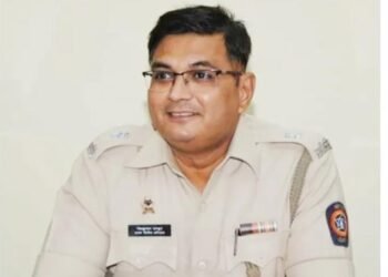 बीड: चक्क कामात सुधारणा करण्यासाठी बीड पोलिस अधिक्षक नंदकुमार ठाकूर यांनी दिल्या 17 पोलिस स्टेशनच्या थानेदाराना नोटीस.