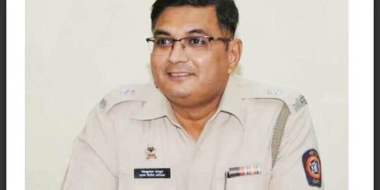 बीड: चक्क कामात सुधारणा करण्यासाठी बीड पोलिस अधिक्षक नंदकुमार ठाकूर यांनी दिल्या 17 पोलिस स्टेशनच्या थानेदाराना नोटीस.