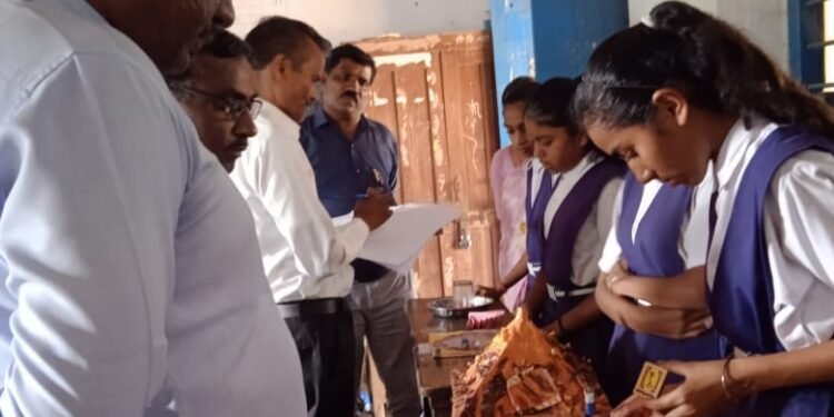 गोमुख विद्यालय नांदागोमुख येथे विज्ञान प्रदर्शनी संपन्न, 63 विद्यार्थी या प्रदर्शनीत सहभागी.