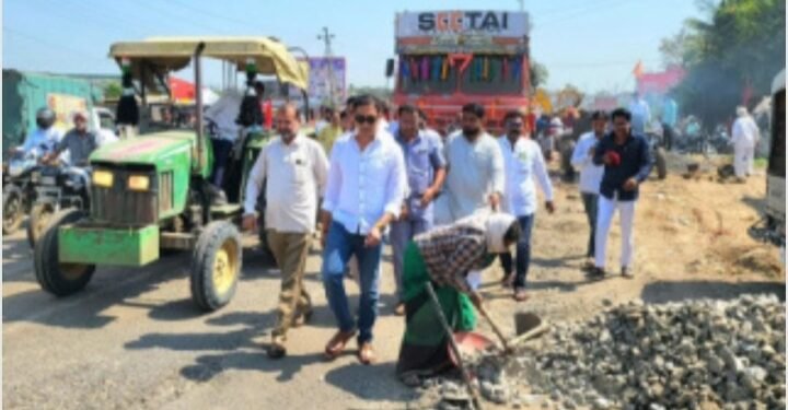 बीड: राष्ट्रवादी भवन ते सोमेश्वर मंदीर रस्ता कामास प्रत्यक्षात झाली सुरूवात.