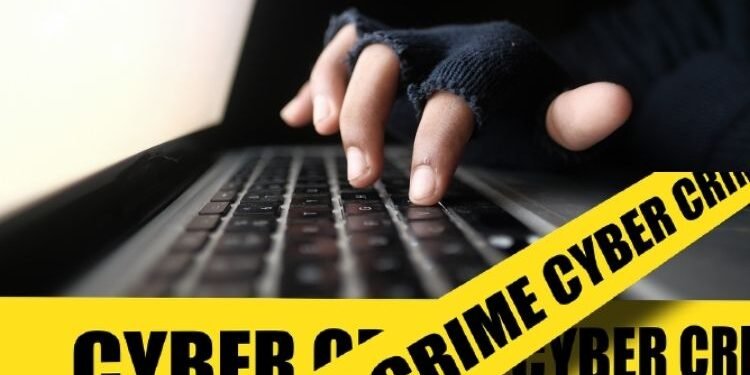 हॉटेल बुकींगचे नावाखाली सायबर गुन्हेगाराने तक्रारदाराकडुन OTP मिळवून क्रेडीट कार्डमधुन गेलेले २८९१९७/-रुपये परत करण्यात सायबर टीम शिवाजीनगर पोलीस स्टेशनला यश…