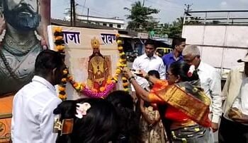 महाराष्ट्रात दसऱ्याच्या दिवशी मोठ्या उत्साहात करण्यात आली राजा रावणाची पूजा.