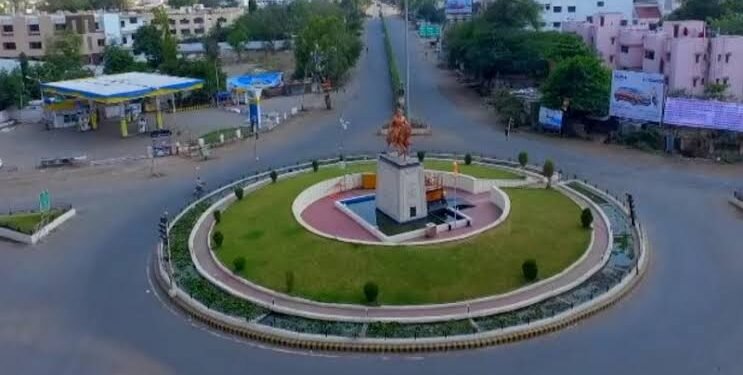 मुख्यमंत्री आणि उपमुख्यमंत्री यांच्या हस्ते होणार बीड शहरातील 12 रस्त्यांच्या कामाचा शुभारंभ.