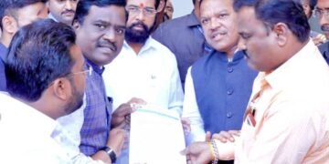 पिंपरी चिंचवड येथे त्यागमुर्ती माता रमाई भीमराव आंबेडकर स्मारका साठी जागा उपलब्ध करून देण्यासाठी मुख्यमंत्री याना निवेदन.