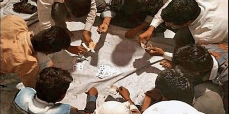 पत्त्याच्या जुगार अड्डयावर छापा टाकुन १७ इसमावर कारवाई करून १,०१,७२०/- रू किचा मुद्देमाल जप्त.