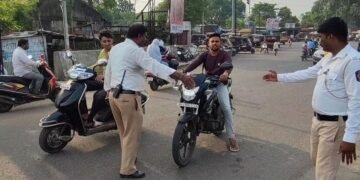 वर्धा जिल्हात एकाच दिवसात 334 वाहन चालकांवर कारवाई, वाहतुकीच्या नियमांचे उल्लंघन करणाऱ्याचे धागे दणकावले.