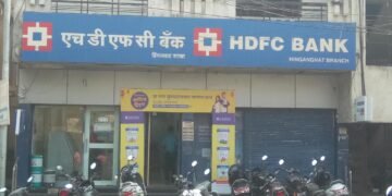 वर्धा: अतिवृष्टीतील नुकसानग्रस्तासाठी  निधी आला तरी प्रशासन आणि बैंकेने केले शेतकऱ्यांची दिवाळीचे केले वाटोळे.