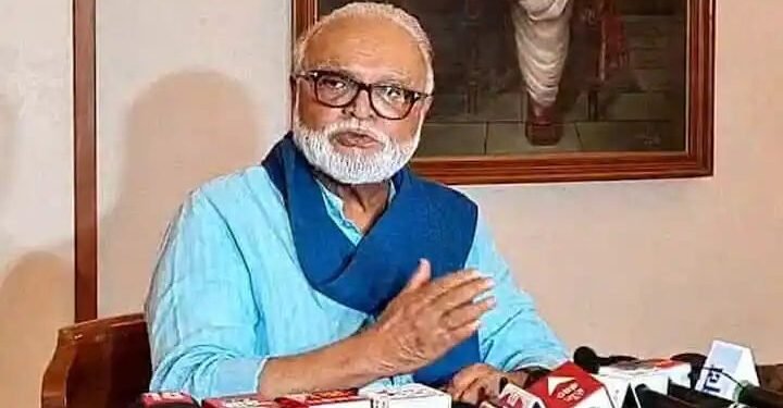 नाशिक-मुंबई महामार्ग आठ दिवसांत खड्डेमुक्त करण्याचे आश्वासन अधिकार्यांनी दिल्याने 6 नोव्हेंबर पर्यंत तूर्तास टोलबंद आंदोलन स्थगित.