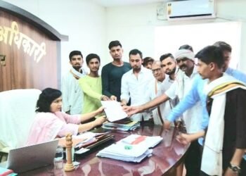 गुजरात तुपाशी, महाराष्ट्र उपाशी” गुजरातला गेलेल्या प्रकल्प परत आणा, हिंगणघाट राष्ट्रवादी युवक काँग्रेसच्या वतीने केला निषेध.