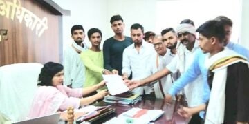 गुजरात तुपाशी, महाराष्ट्र उपाशी” गुजरातला गेलेल्या प्रकल्प परत आणा, हिंगणघाट राष्ट्रवादी युवक काँग्रेसच्या वतीने केला निषेध.