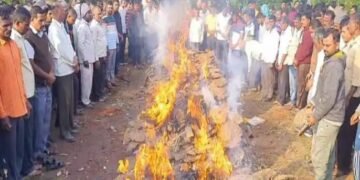 एकाच चितेवर रचली गेली 5 लोकांची चीता. बघता क्षणीच सर्वाचे मन हेलावले.