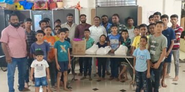 सामजिक कार्यकर्ते संभाजीनाईकनवरे यांचा केला अनाथ मुलांना दिवाळी फराळ वाटप करून  वाढदिवस साजरा केला..