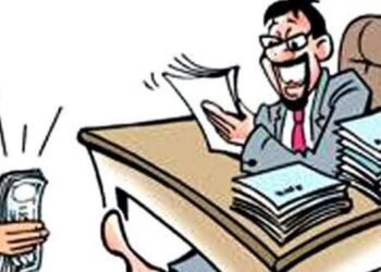 चंद्रपूर : दाेन लाखांची लाच घेताना सार्वजनिक बांधकाम विभागाचा अभियंत्याला एसीबीने ठोकल्या बेड्या.