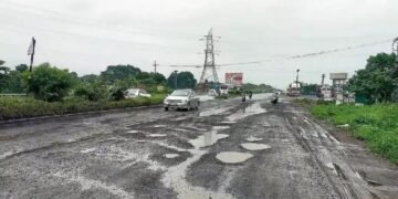 नाशिक-मुंबई महामार्गवर  खड्ड्यांचे साम्राज्य, टोल बंदसाठी उच्च न्यायालयात याचिका दाखल.