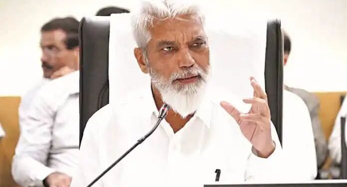 नाशिक: साडेतीन शक्तीपीठांमध्ये समावेश असलेल्या सप्तशृंगी देवी गडाचा आता विकास होणार.