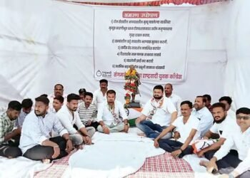 संगमनेर: पुणे-नाशिक राष्ट्रीय महामार्गावर खड्डयाचे साम्राज, राष्ट्रवादी काँग्रेसच्या वतीने आमरण उपोषण.