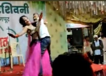 नागपूर: शासनाकडून आयोजित केलेल्या समाजप्रबोधनाच्या कार्यक्रमात अश्लील नृत्याचा धिंगाणा.