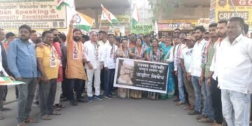 खा. सुप्रिया सुळे यांच्यावर अपशब्द वापरणाऱ्या मंत्री अब्दुल सत्तार यांची मंत्रि मंडळातून हकालपट्टी करा; हिंगणघाट येथे राष्ट्रवादीचे तर्फे “जोडे मारो आंदोलन”