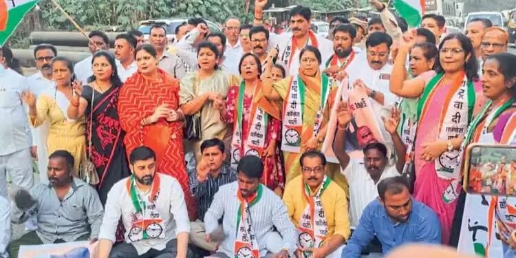 नागपूर: खा.सुप्रिया सुळे यांच्यावर वादग्रस्त विधान प्रकरणी राष्ट्रवादी तर्फे अब्दुल सत्तार यांचा निषेध.