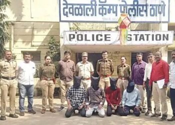 सख्ख्या चुलतीला मोबाईलवर अश्लिल व्हिडीओ व मेसेज पाठविला म्हणून चुलत भावानेच मित्रांच्या मदतीने भावाचा खून केला.