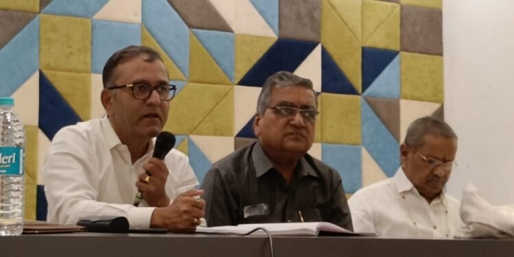 बीड: सत्यनारायणजी लाहोटी अमृत महोत्सव सोहळा 10 डिसेंबरला होणार, विविध समित्यांचा आणि कामकाजाचा मानसिंग पवार यांनी घेतला आढावा.