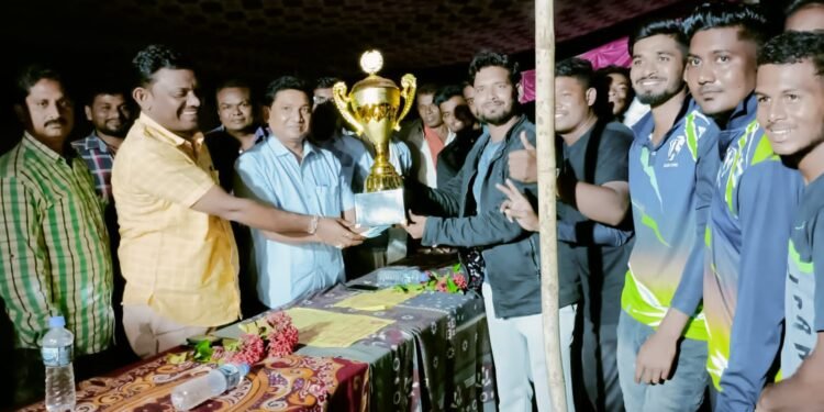 युवकांनी खेळासोबत सामाजिक बांधिलकी जोपासावी, माजी आमदार दिपकदादा आत्राम यांच्या प्रतिपादन