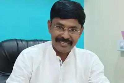 राहुरी येथील एमआयडीसी येथे अज्ञात व्यक्तीने गाडी आडवी लावुन पत्रकार यांना जीवे मारण्याची धमकी.