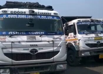 बल्लारपुर में वेकोली के गार्ड की सतर्कता से कोयला भरे दो ट्रक पकडे.