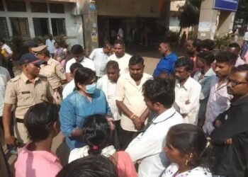 पोलिसांच्या जाचाला कंटाळून एका इसमाने घेतले विष नातेवाईकांचा पोलिसांवर गंभीर आरोप.